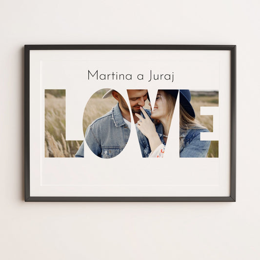 Nápis LOVE s fotografiou